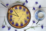 Midsommar-Traum: Kokos-Cheesecake mit Kornblumen